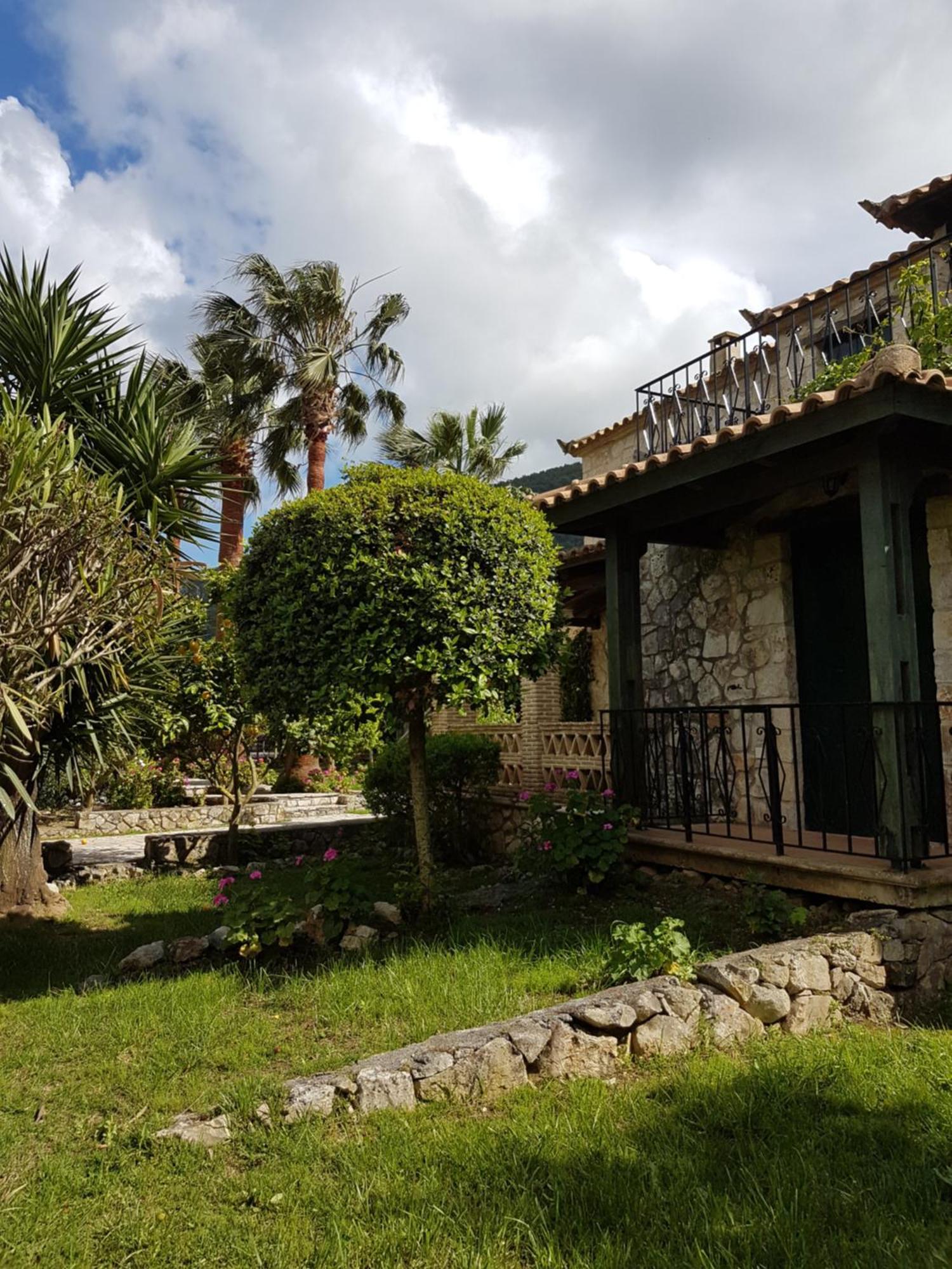 Castello Bellos Villas&apartments Keri